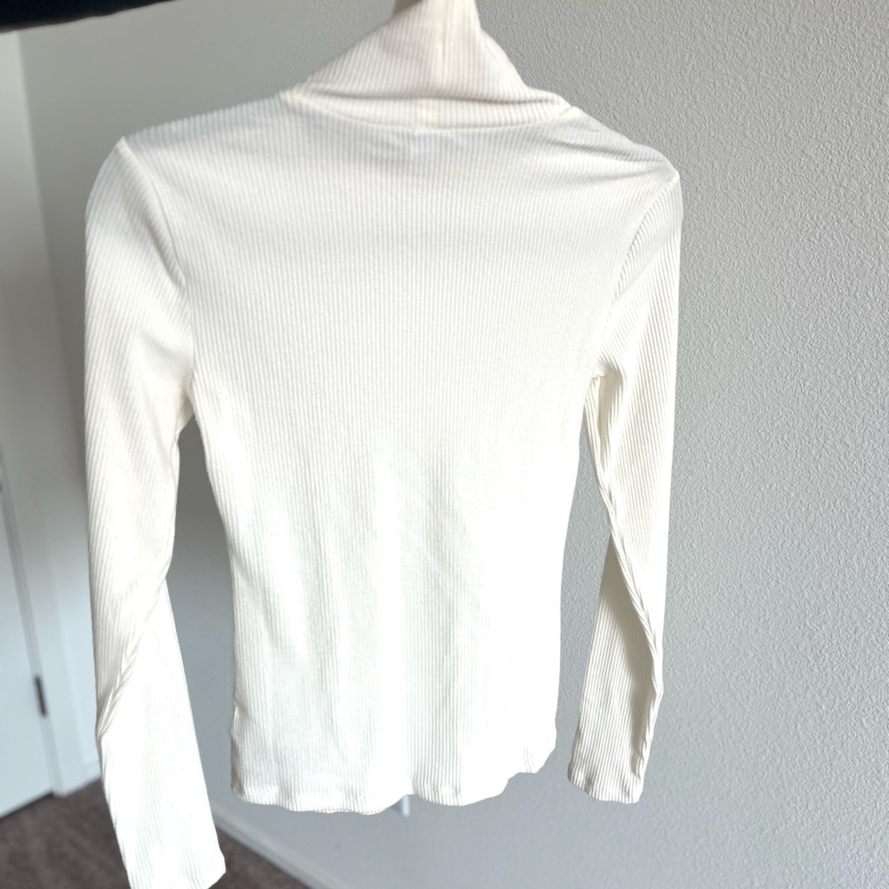 Old Navy Women’s White Ribbed Long Turtle neck